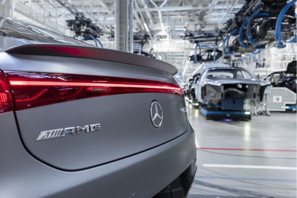 mercedes benzin satislari ilk ceyrekte cin ve avrupada zayiflayan taleple yuzde 7 dustu IHXleczE