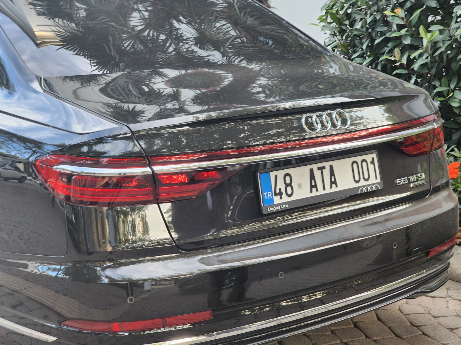 mugla buyuksehir belediyesinin boykot listesinde oldugu icin garaja kapattigi 17 milyon tllik audi otomobile sjGKNhwi