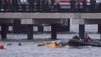 newyorkta nehredusenhelikopterinaitoldugusirketin operasyonlarinisonlandiracagibildirildi IgwP647E