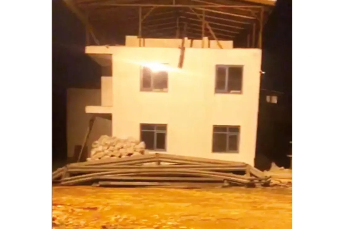 noel baba kilisesine ait cati malzemelerinin demre muze muduru nilufer sezginin villasinda kullanildigini gosteren