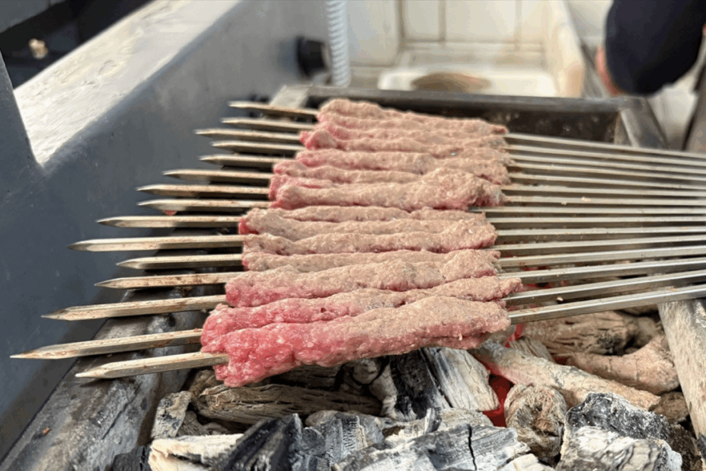 odun atesinde pisirilen tire sis kofte dunyanin en iyi kiyma yemegi secildi qExWdOgZ