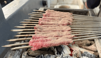 odun atesinde pisirilen tire sis kofte dunyanin en iyi kiyma yemegi secildi qExWdOgZ