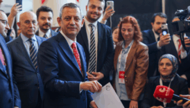 olaganustu kurultayda ozgur ozel 1171 oyla yeniden chp genel baskani secildi ZQGUwK5e