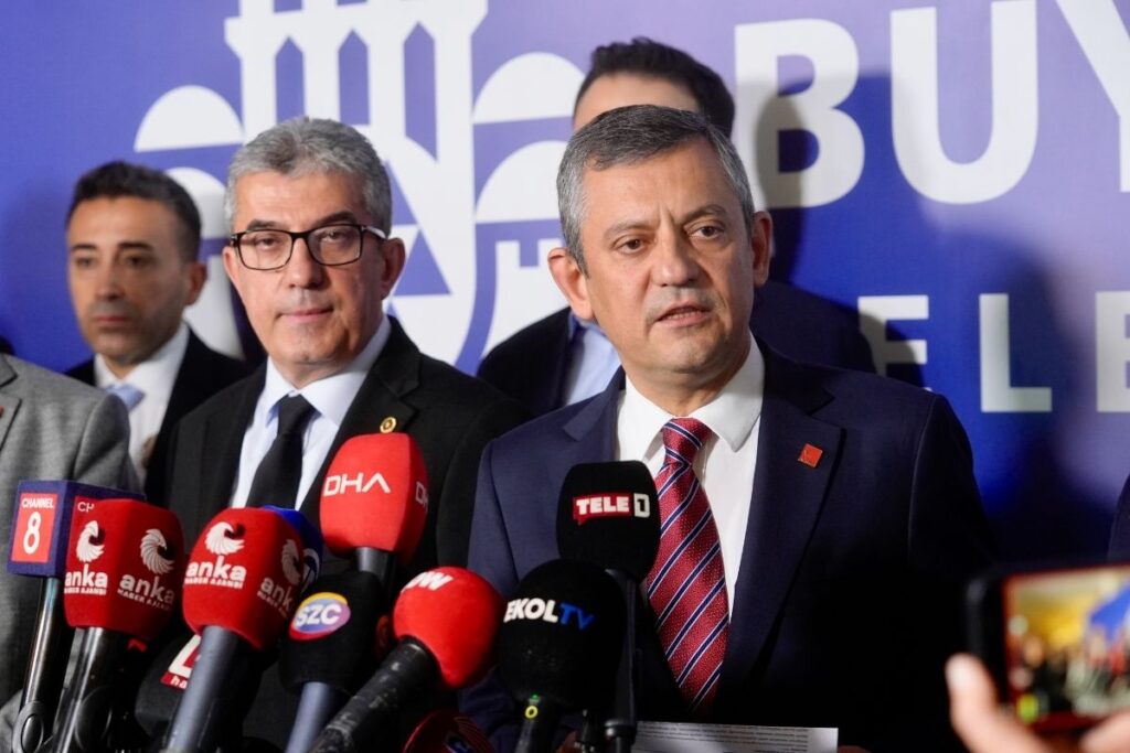 ozgur ozel imamoglunu savundu ihalelerin hicbirinde imzasi yok sorumlu tutulamaz LpCaz97S