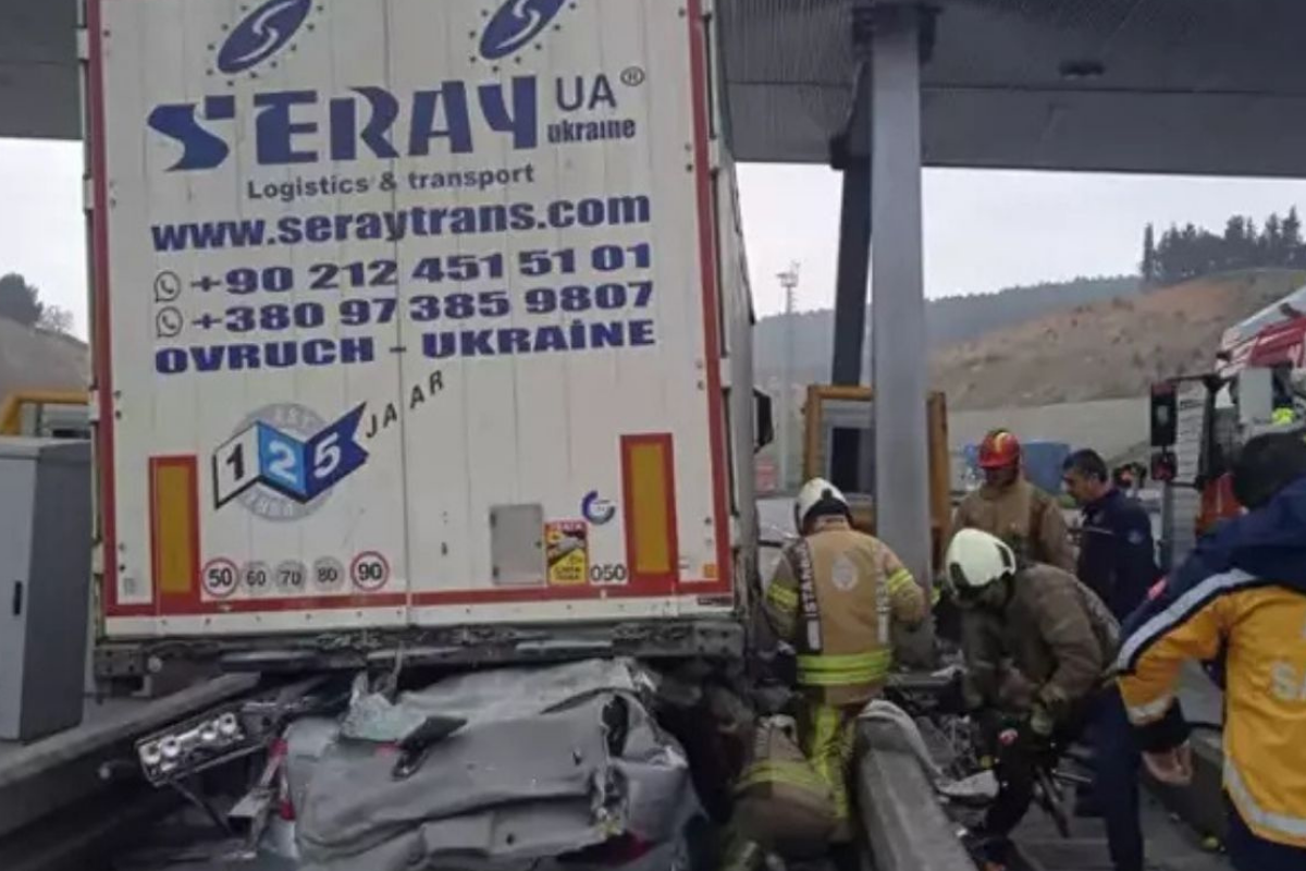pendikte goz gore gore tira arkadan carpan otomobildeki 4 ogretmen oldu kazanin goruntuleri olasi