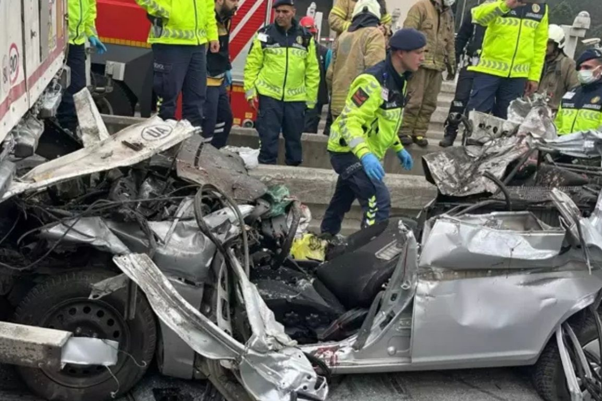 pendikte goz gore gore tira arkadan carpan otomobildeki 4 ogretmen oldu kazanin goruntuleri olasi uQECU2ji