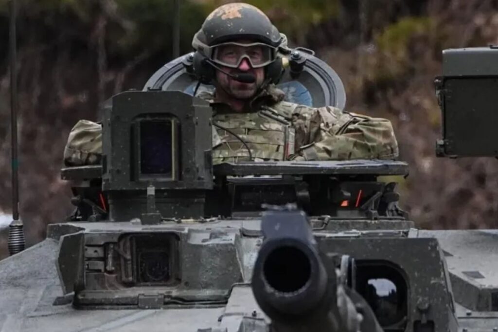 prens william estonyada rus sinirina yakin birliklerde tankli pozla mesaj verdi sR4ksYKH