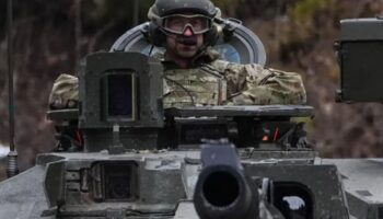 prens william estonyada rus sinirina yakin birliklerde tankli pozla mesaj verdi sR4ksYKH