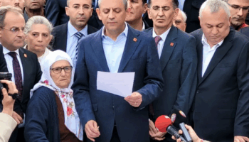ramazan bayramina ekrem imamoglunun trabzondaki koyunde giren chp lideri ozgur ozel imza kampanyasi baslatti d1nCcfjj