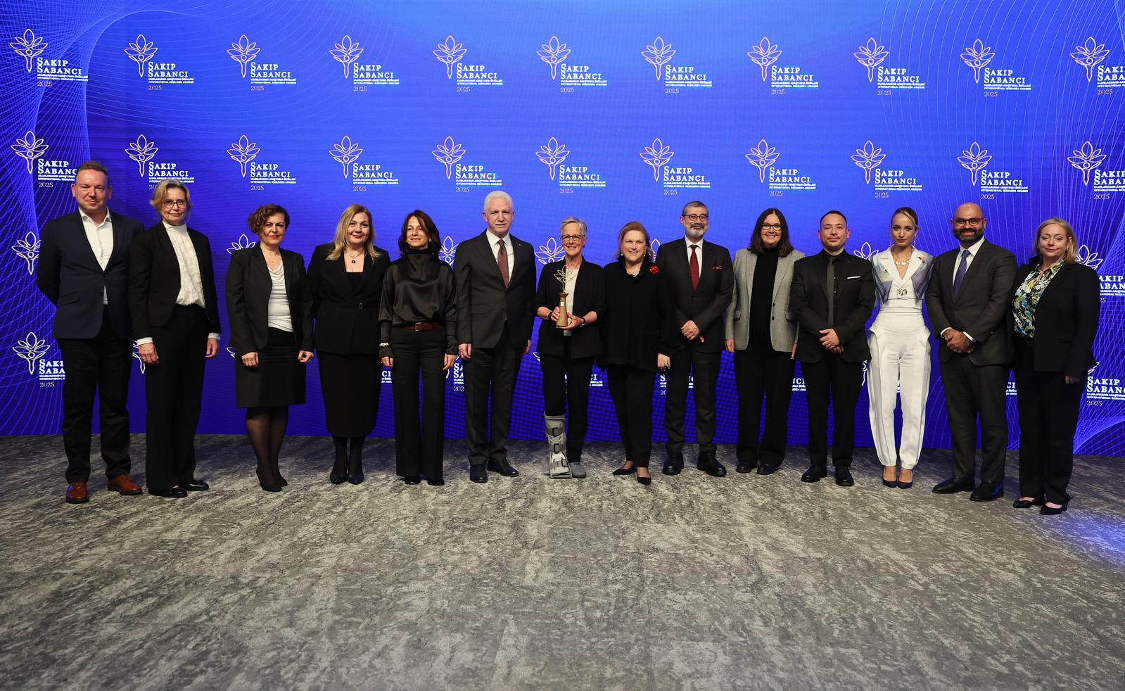 sakip sabanci vefatinin 21inci yilinda uluslararasi arastirma odulleri ile anildi 0 tFJYXGf7