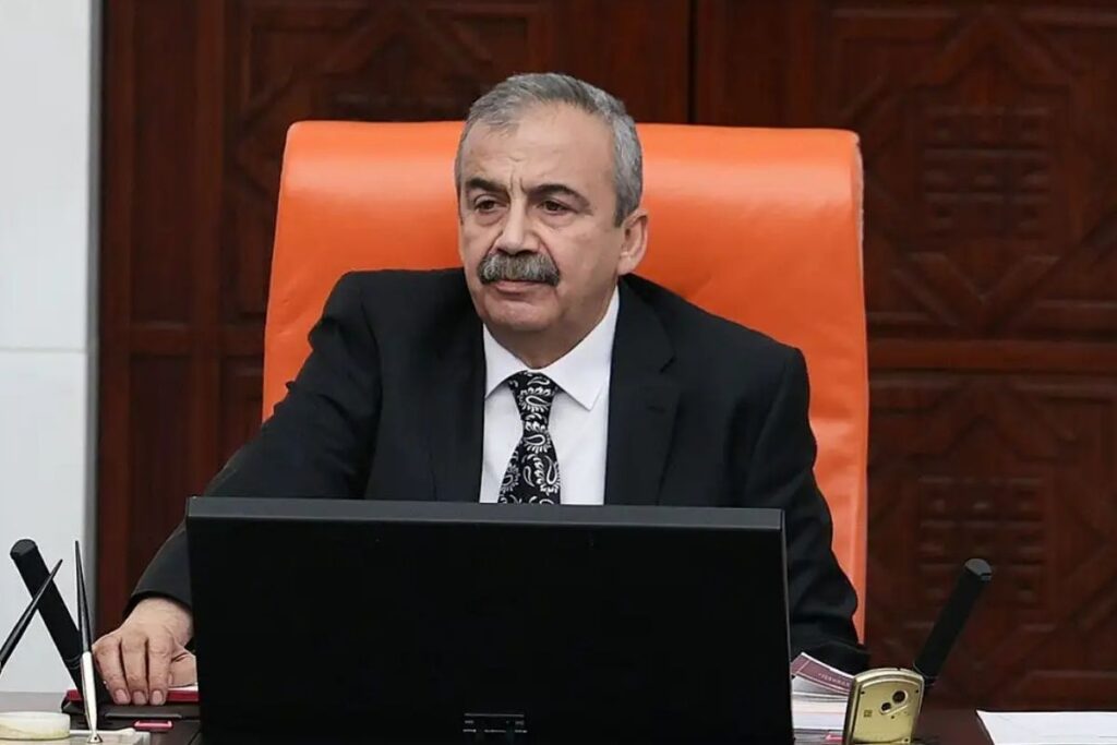 sirri sureyya onder hastaneye kaldirildi sivbVbui