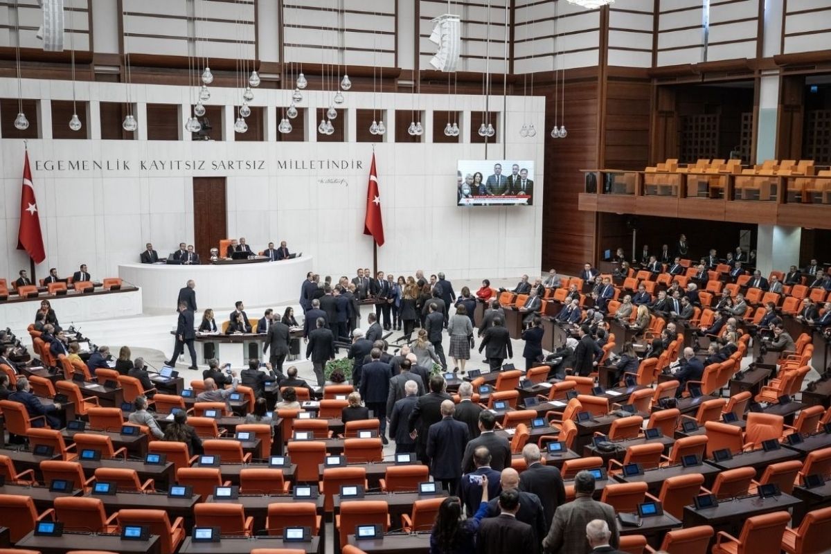tbmm genel kurulu chp milletvekillerinin kursu isgali nedeniyle kapandi 0 9bYG8IUT