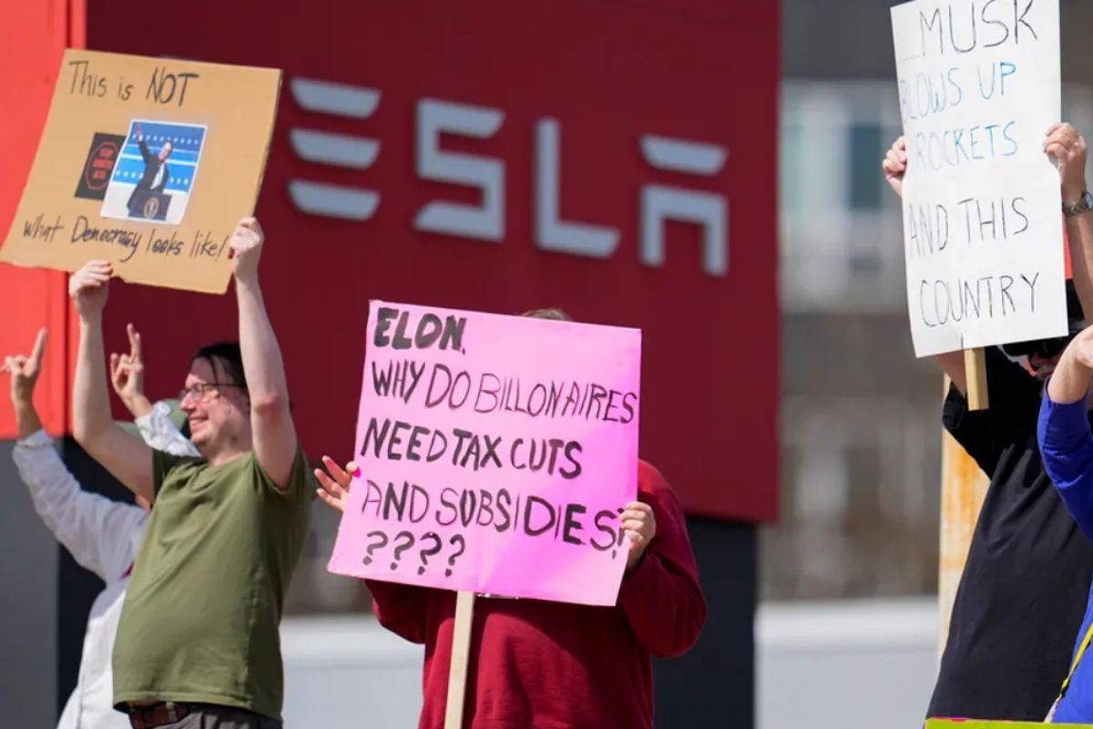 tesla surus sirasinda kaza riski nedeniyle 46 binden fazla cybertrucki geri cagirdi 1 rtmJnap4
