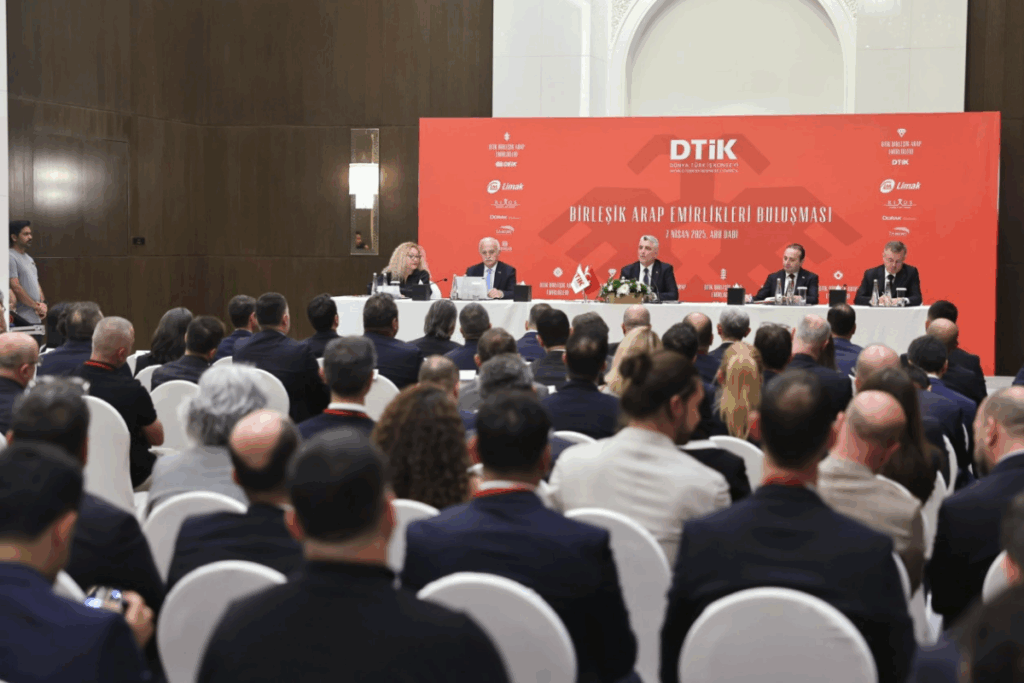 ticaret bakani omer bolat dubaide is insanlariyla bulustu FgRS8Xwv