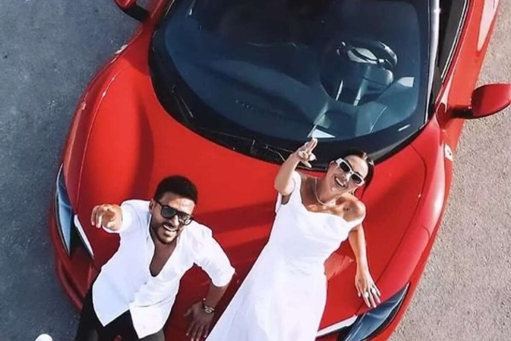 tmsf dilan polatin ferrarisi ile kiz kardesi sila dogunun mercedesini satisa cikartti dilanin ferrarisine jMfk89Yk