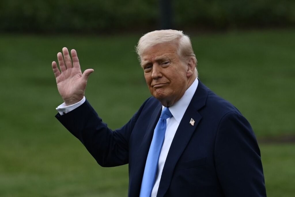 trump cinin vergilerini yine yukseltti diger ulkeler icin tarifelerde 90 gunluk duraklamaya izin verdi 987cZ6eR
