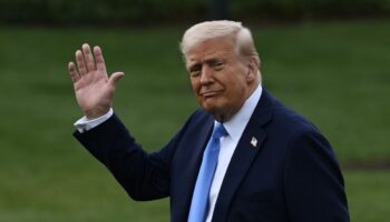 trump cinin vergilerini yine yukseltti diger ulkeler icin tarifelerde 90 gunluk duraklamaya izin verdi 987cZ6eR
