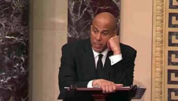 trumpi protesto eden senatorun konusmasi 20 saati gecti FSJdsHqc