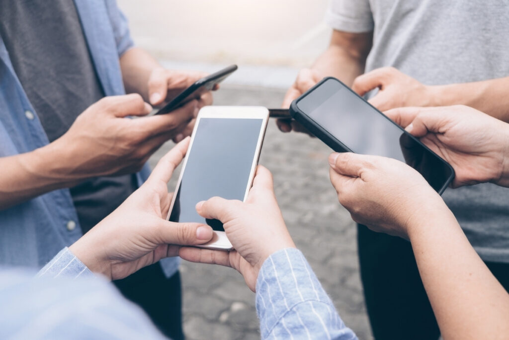 turk insani gunde 4 saat 4 dakikayi cep telefonunda geciriyor Cv5sJPez