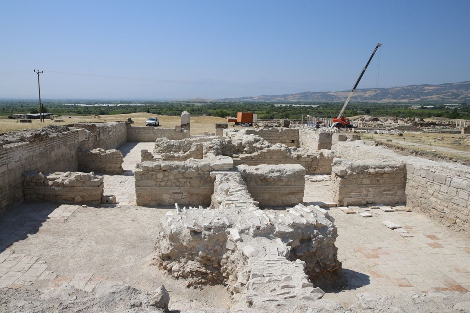 1600 yillik luks davetlilere ikram etmek icin havuzda balikyetistirmisler 2 WQYhGrOc