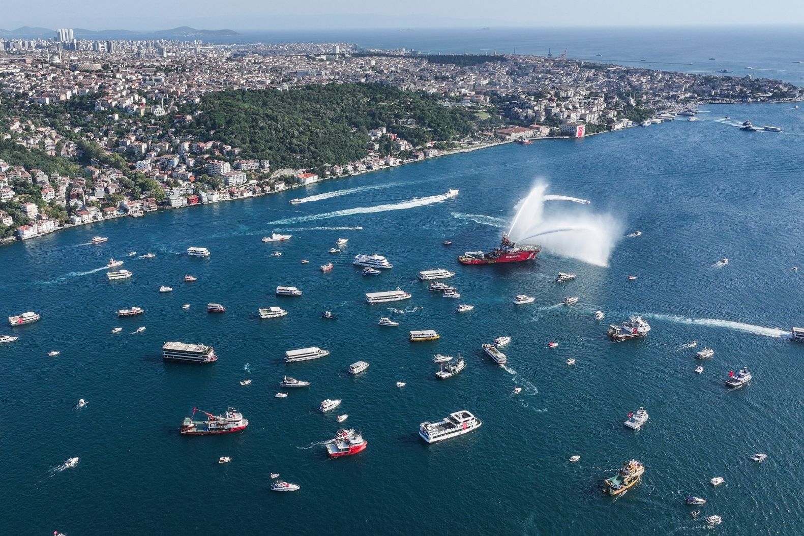253 sehidin anisina 253 tekneyle istanbul bogazinda 15 temmuz gecisi 0 DSyvewY1
