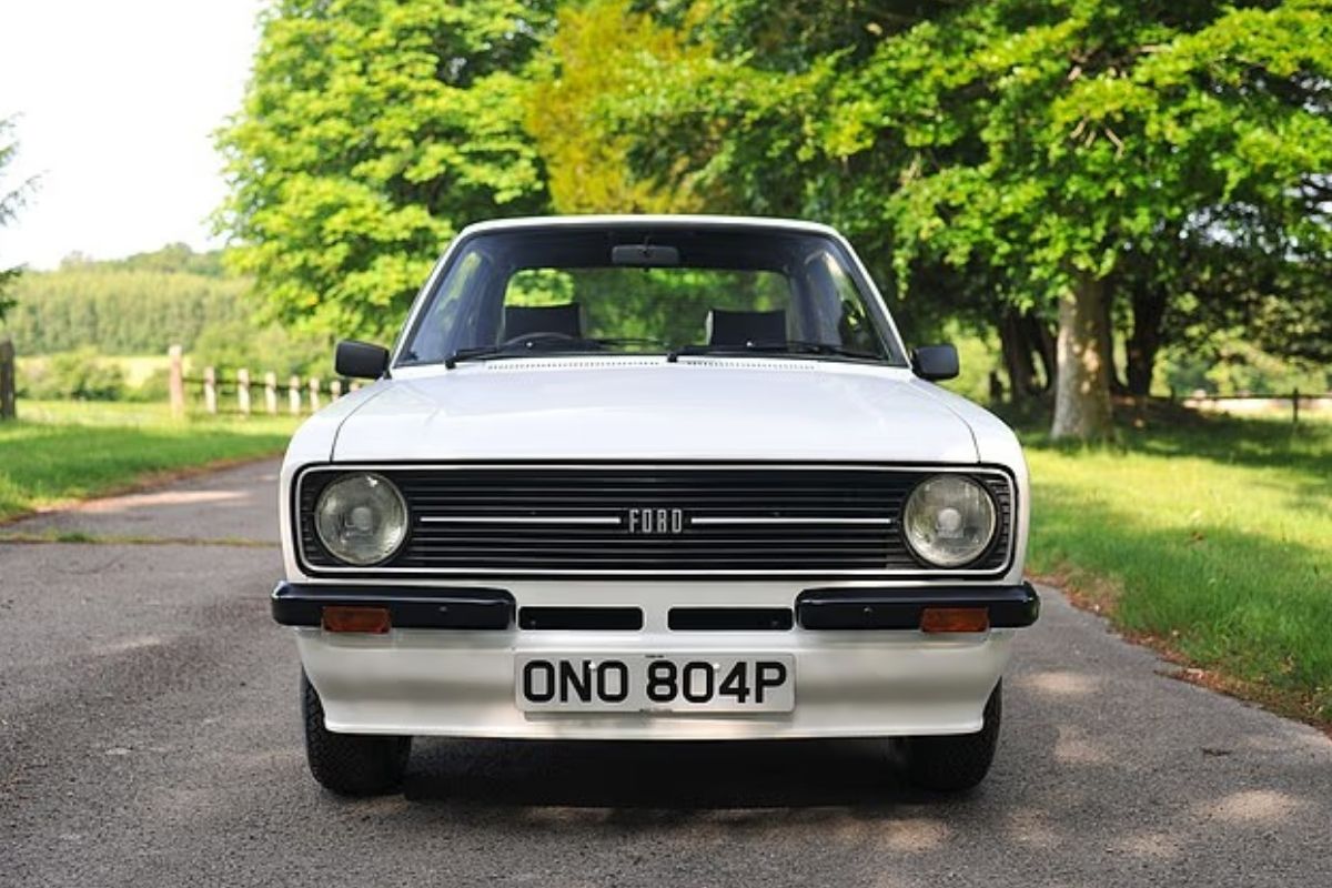 50 yillik efsane rekor kirdi ford escort mkii rs1800 muzayedede yaklasik 359 bin 714 NSskpbhe