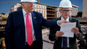 abd merkez bankasinin insaat projesini gezen baskan trumpla fed baskani powell arasinda maliyet tartismasi mlOuwwPq