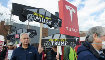 abdde tesla bayileri onunde vergi gosterileri artiyor 7g5I62Kh