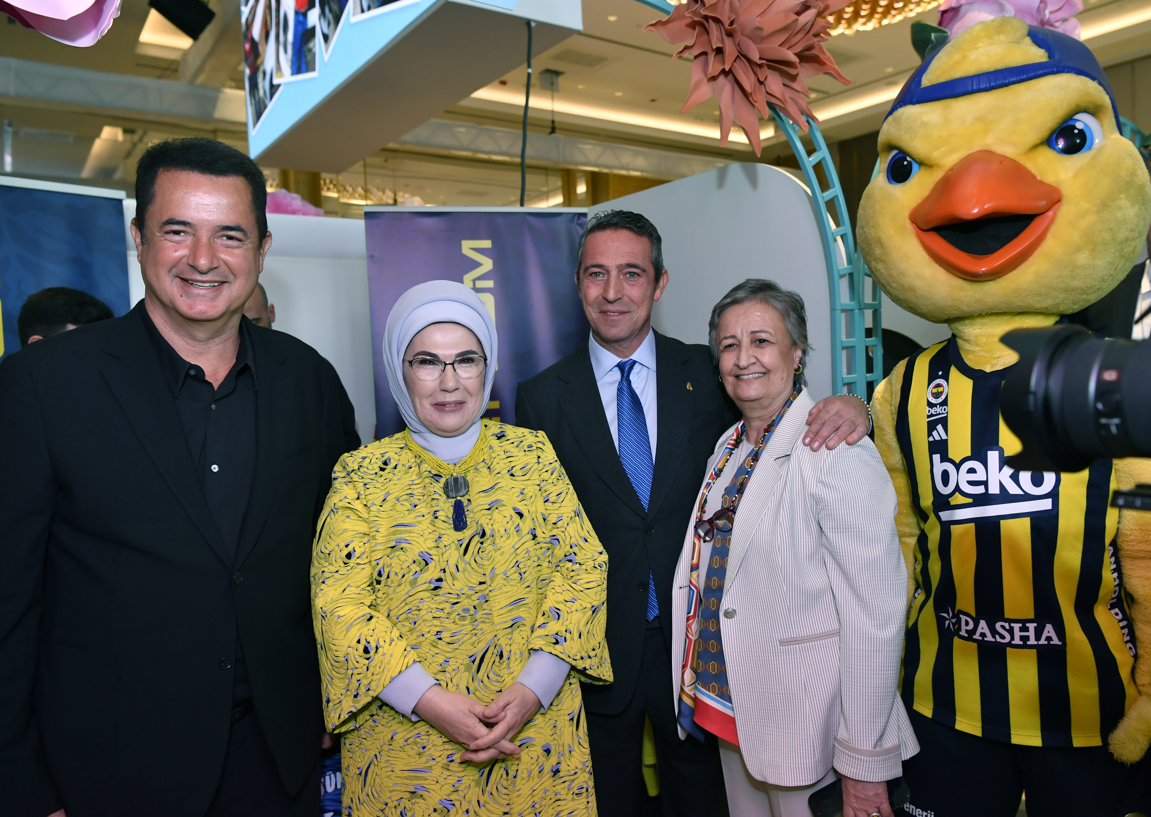 ali koc emine erdogana fenerbahce formasi hediye etti 0 Dqut81FM