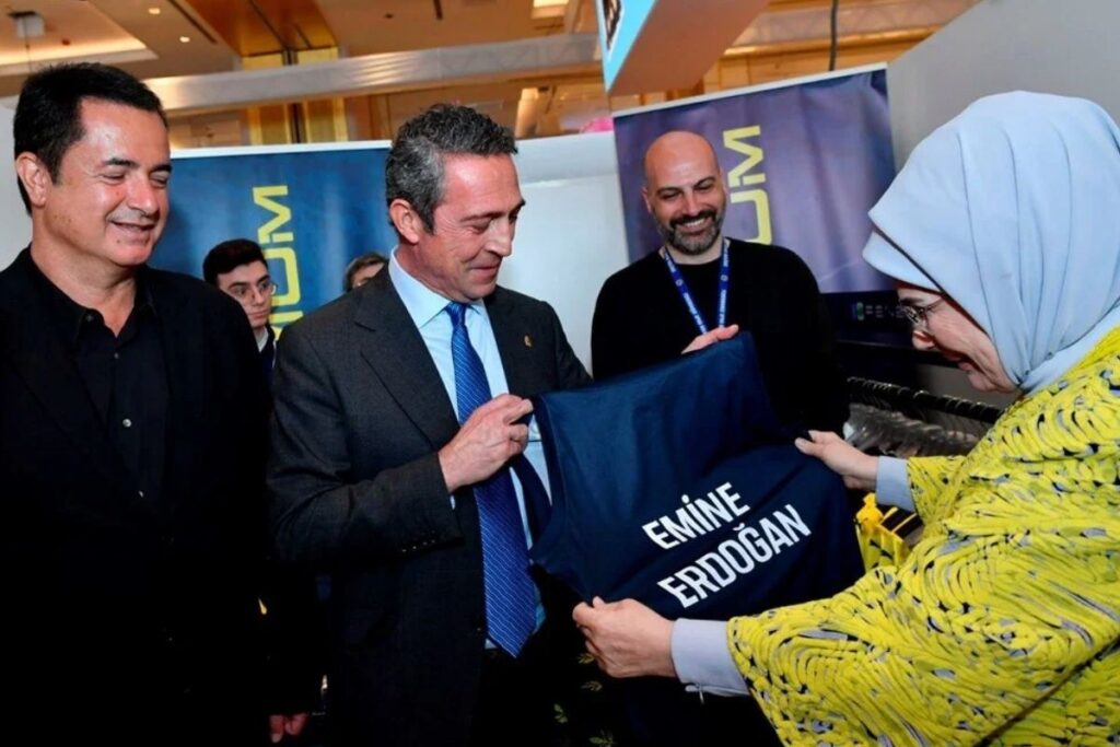ali koc emine erdogana fenerbahce formasi hediye etti 1mBQnVyS