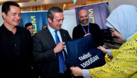 ali koc emine erdogana fenerbahce formasi hediye etti gJOzdUzY