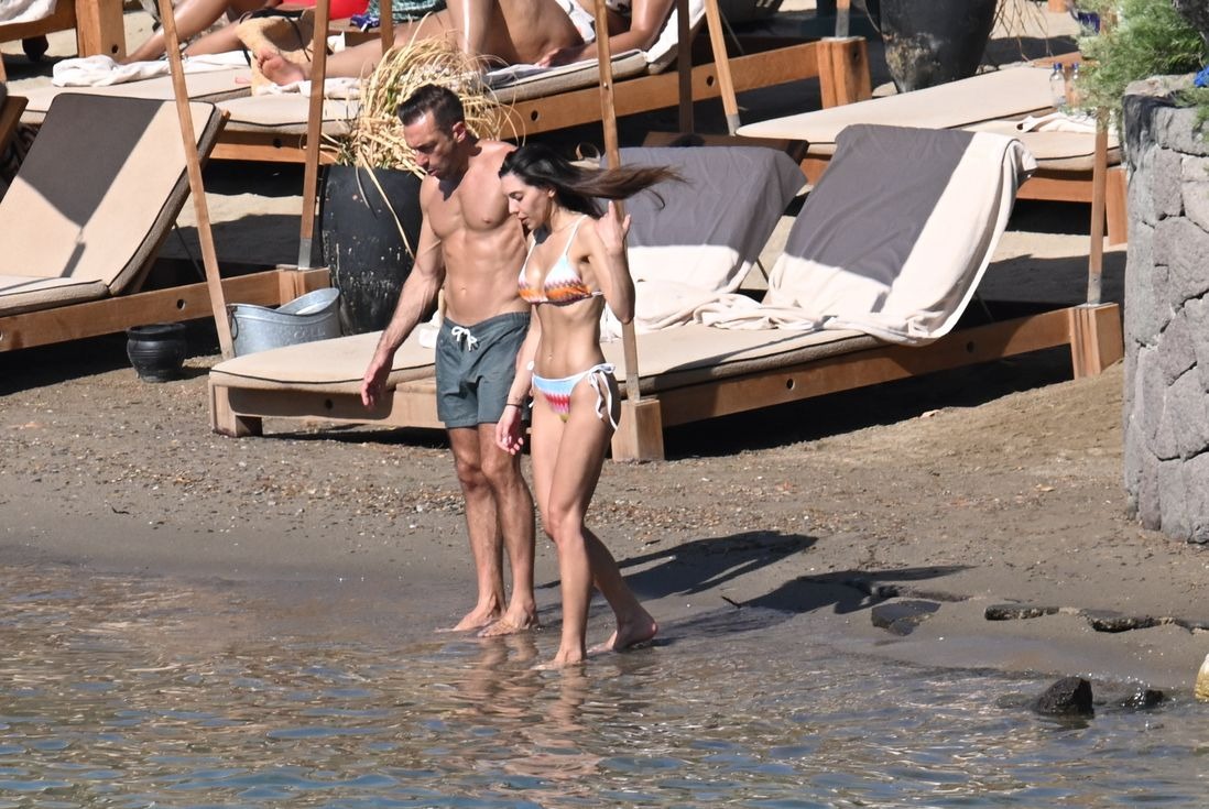 allan hakkonun bodrum tatili opucuk yagmuruyla basladi 0 CR8jh8YQ