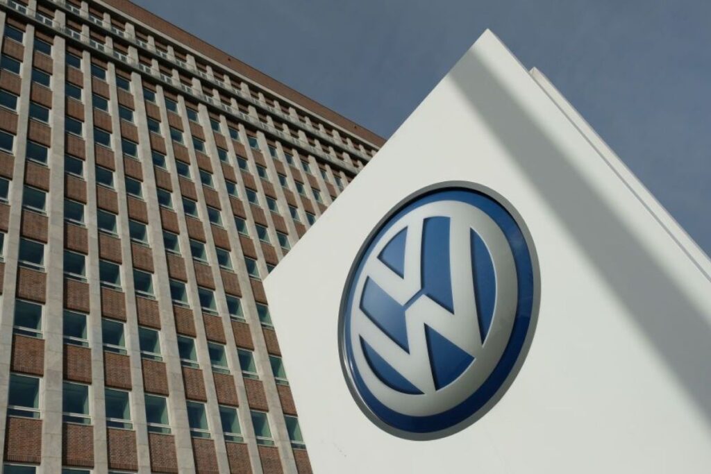 alman otomotiv devi volkswagen gumruk tarifeleri nedeniyle yilin ilk yarisinda 15 milyar dolarlik zarar JyQ99AeM