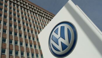 alman otomotiv devi volkswagen gumruk tarifeleri nedeniyle yilin ilk yarisinda 15 milyar dolarlik zarar JyQ99AeM
