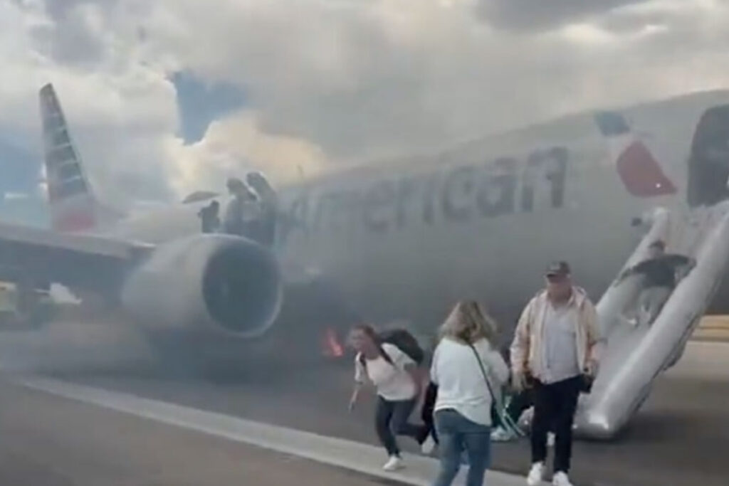 american airlines yolcularinin denver havalimaninda olumden kacisi kameralara yansidi DNvetUvK