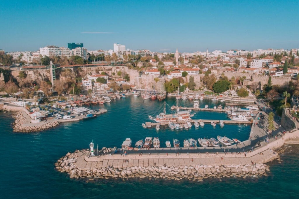 antalyada bir gunde tarihin ziyaretci rekoru kirildi 100 bin yabanci ziyaretci slP5mLes