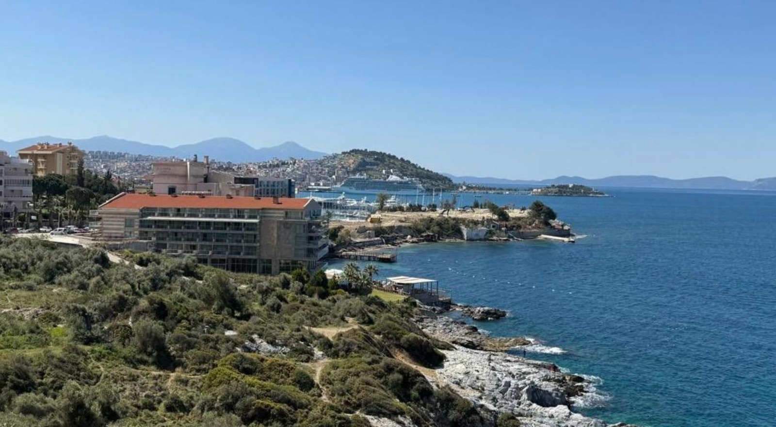 aydinin kusadasi ilcesinin simgelerinden olan kismet oteldeki insaat faaliyetleri tartismalari da beraberinde getirdi 0 89FR7BYD