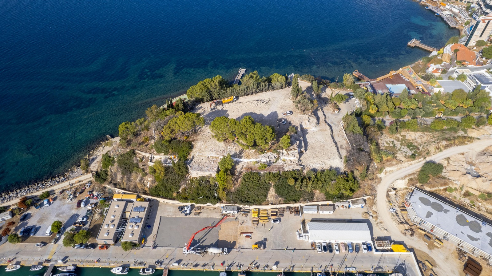 aydinin kusadasi ilcesinin simgelerinden olan kismet oteldeki insaat faaliyetleri tartismalari da beraberinde getirdi 5 ZuRIOvps