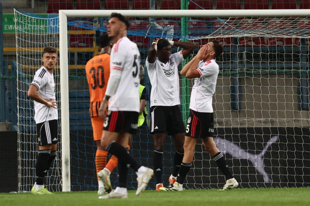 besiktas shakhtar donetske deplasmanda yenilerek avrupa ligine veda etti UweE9irE