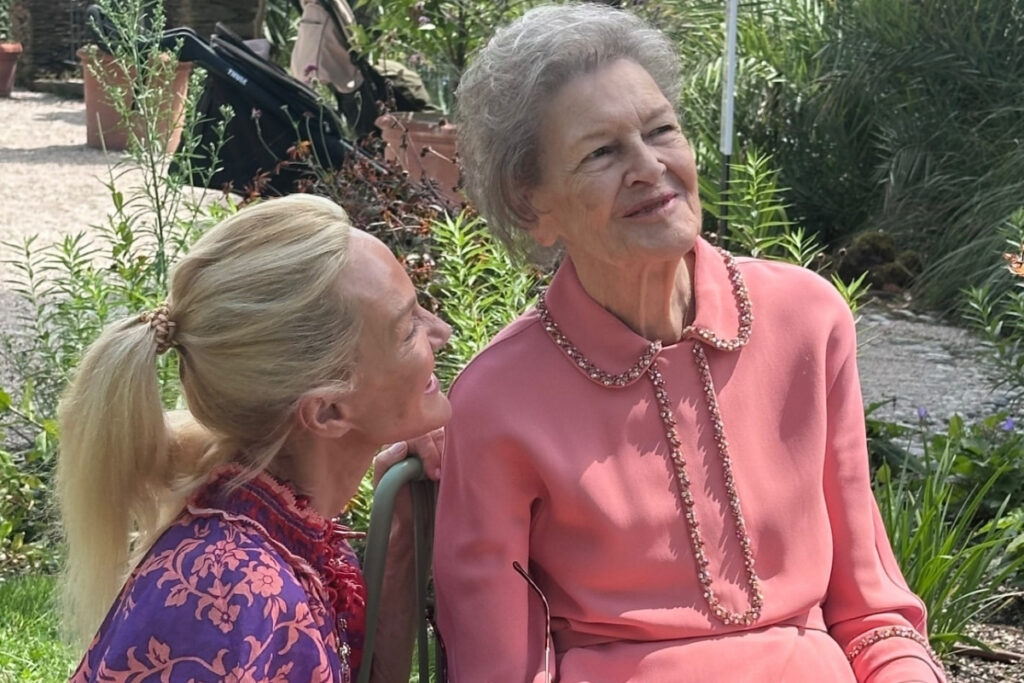 bettina machler annesinin 95inci yasini surpriz organizasyonla kutladi C4Emf7FJ