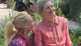 bettina machler annesinin 95inci yasini surpriz organizasyonla kutladi C4Emf7FJ