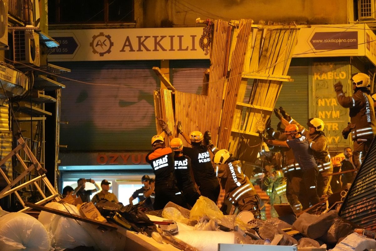 beyoglunda iki katli bina patlamanin ardindan coktu 1 V9MvF1ya