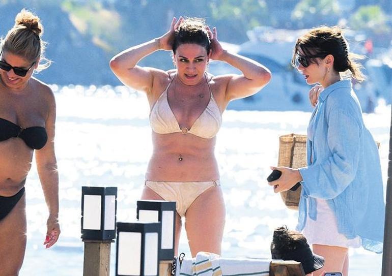 bodrum plajlarinda unluler gecidi 0 bv4nzhBQ