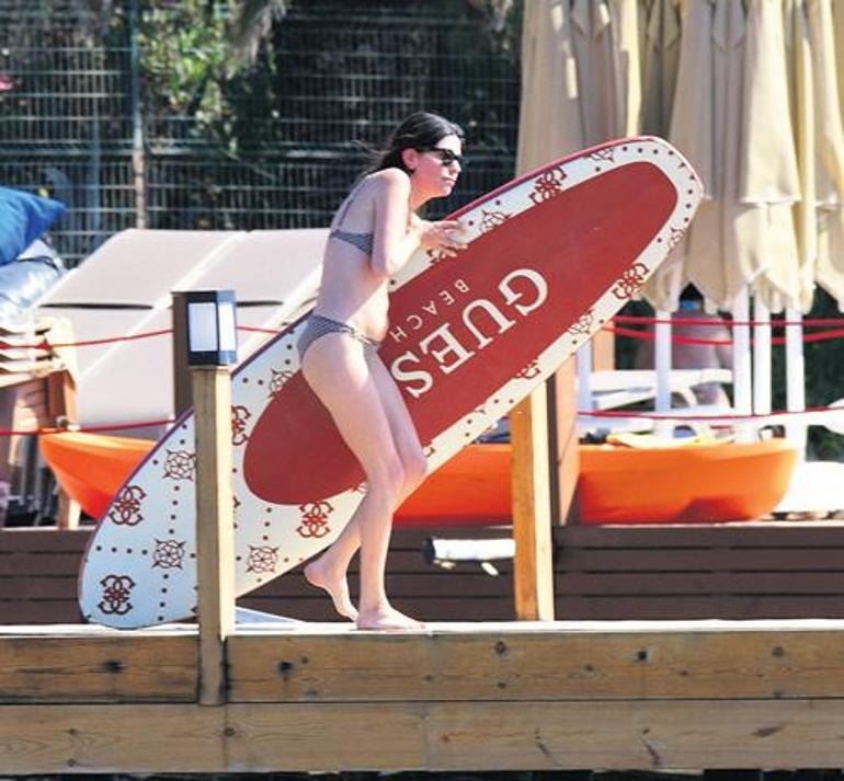 bodrum plajlarinda unluler gecidi 1 FKsK5YSO