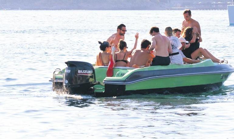 bodrum plajlarinda unluler gecidi 3 1rFvhXgB