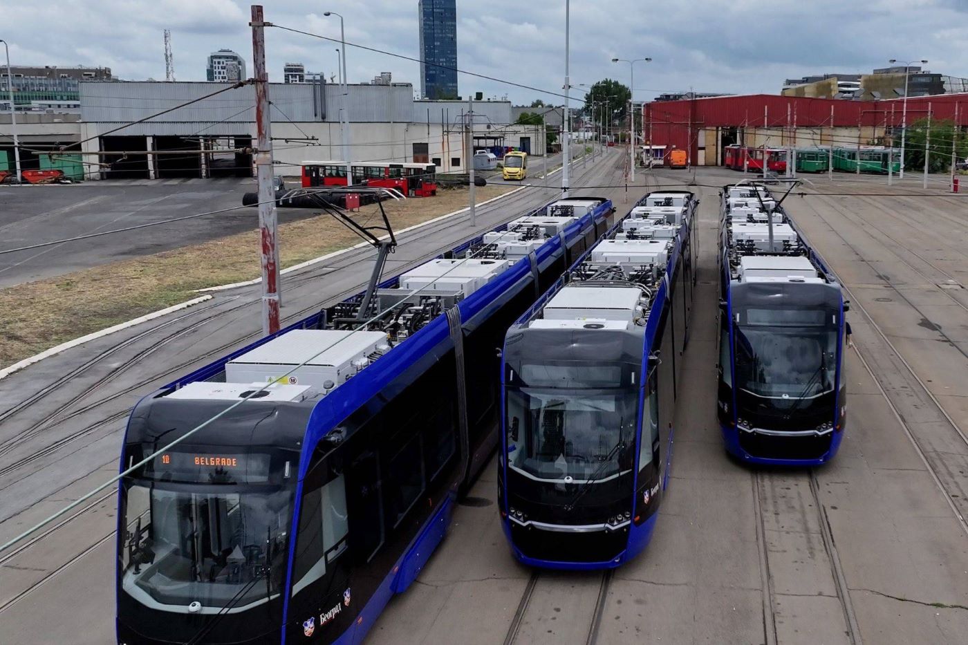 bozankaya sirbistandaki tramvay projesinde 3 araci teslim etti 1 KHGpJ79g