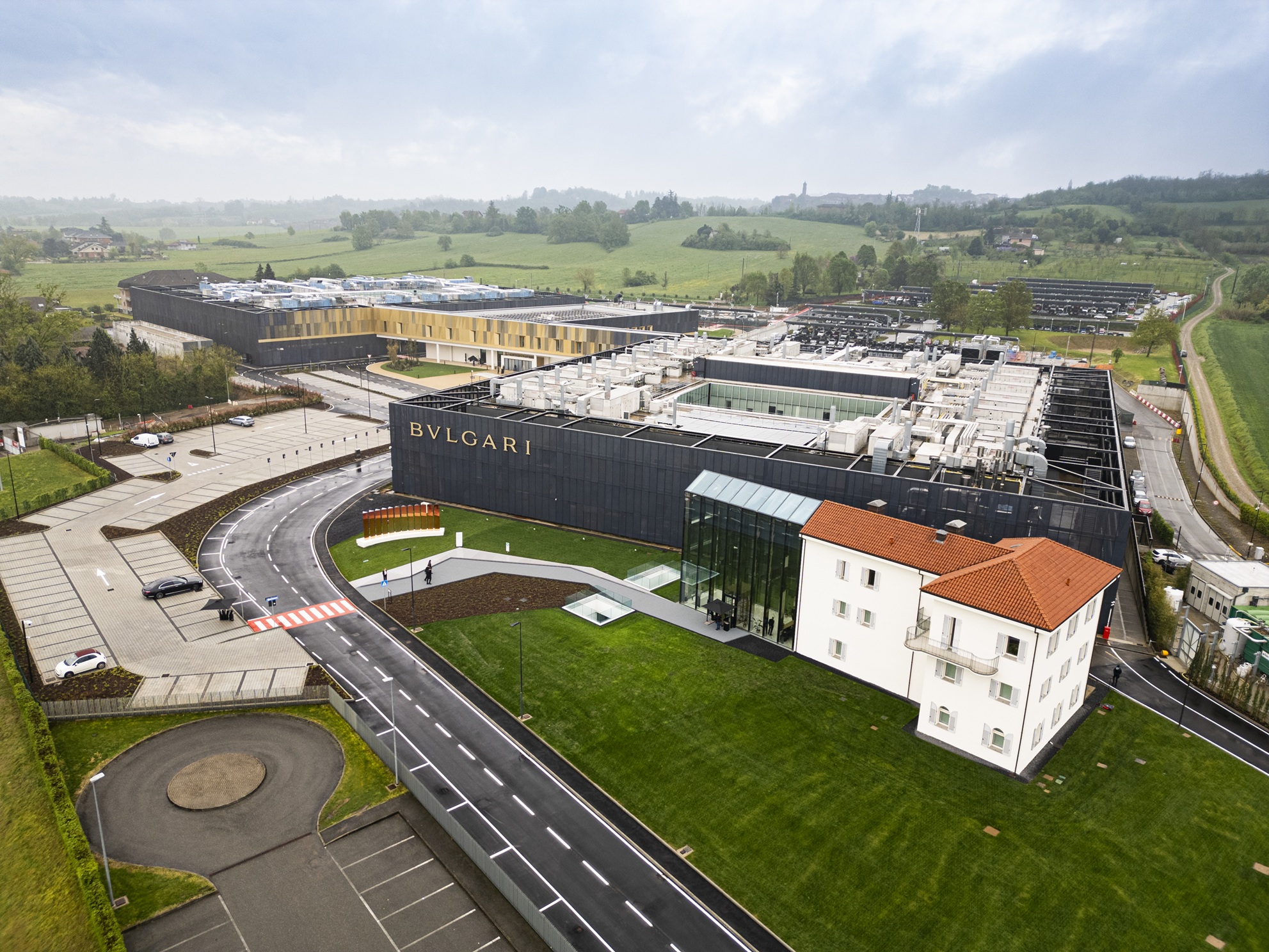 bulgari dunyanin en buyuk mucevher uretim tesisini italyanin valenza bolgesinde acti 2 rBzYycG9