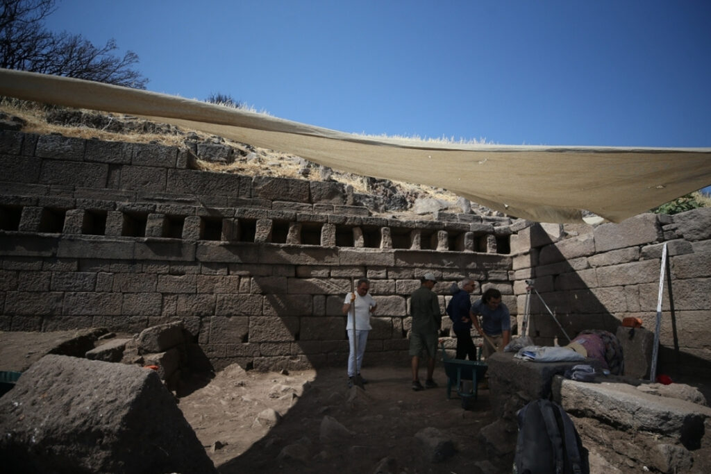 canakkale ayvacikta assos antik kentinde 3 bin 500 yillik 110 metre uzunlugunda helenistik donem wdLKHGRT