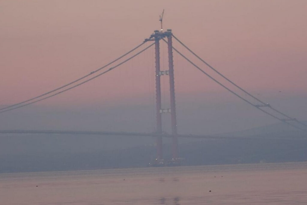 canakkale bogazi sis nedeniyle gecici olarak cift yonlu gemi trafigine kapatildi IWuYtXiT