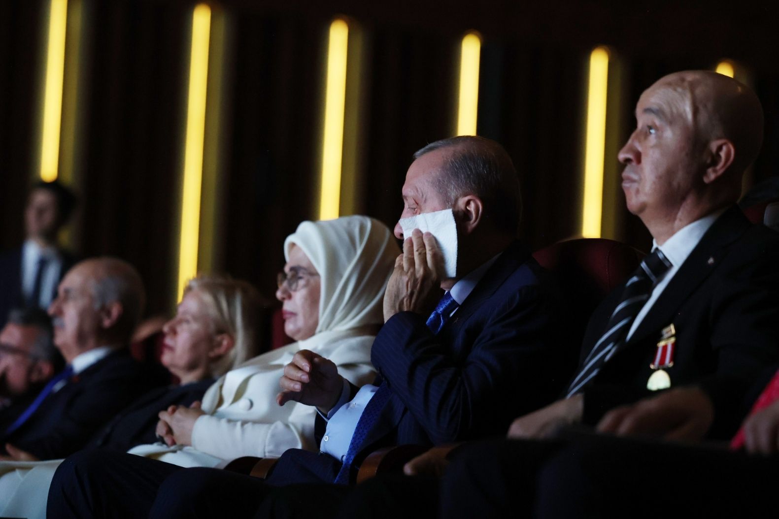 cumhurbaskani erdogan ve esi emine erdogan en uzun gece destaninin ilk temsiline katildi 2 iHHqEsHD